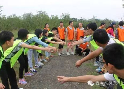 東風(fēng)襄陽(yáng)管理部團(tuán)委開(kāi)展“快樂(lè)迎雙節(jié)，全力保